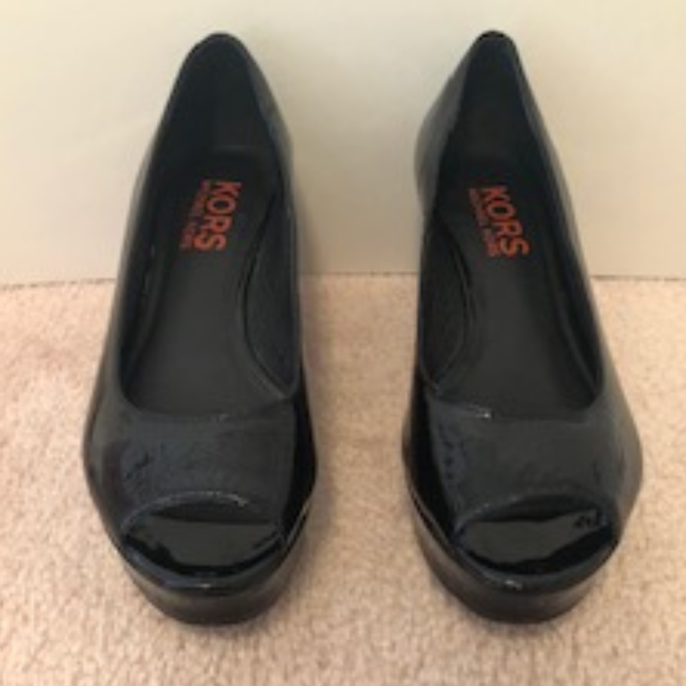 Michael Kors Black patent peep toe (excellent)